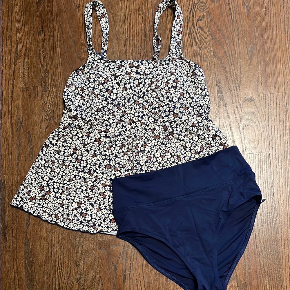 Lands' End Floral Tankini Top and Navy Bottoms size M (10-12)